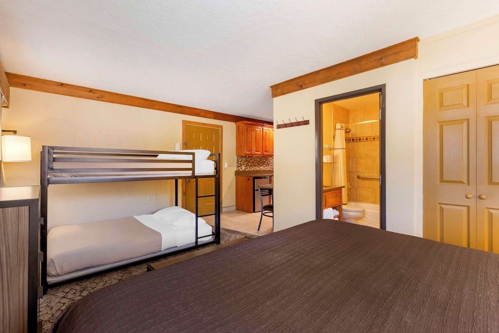 Best Western Rivers Edge Standard Room, 1 Queen Bed, Non Smoking, Kitchen (Bunk beds)