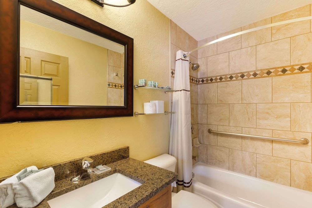 Best Western Rivers Edge Standard Room, 1 Queen Bed, Non Smoking, Kitchen (Bunk beds) 4