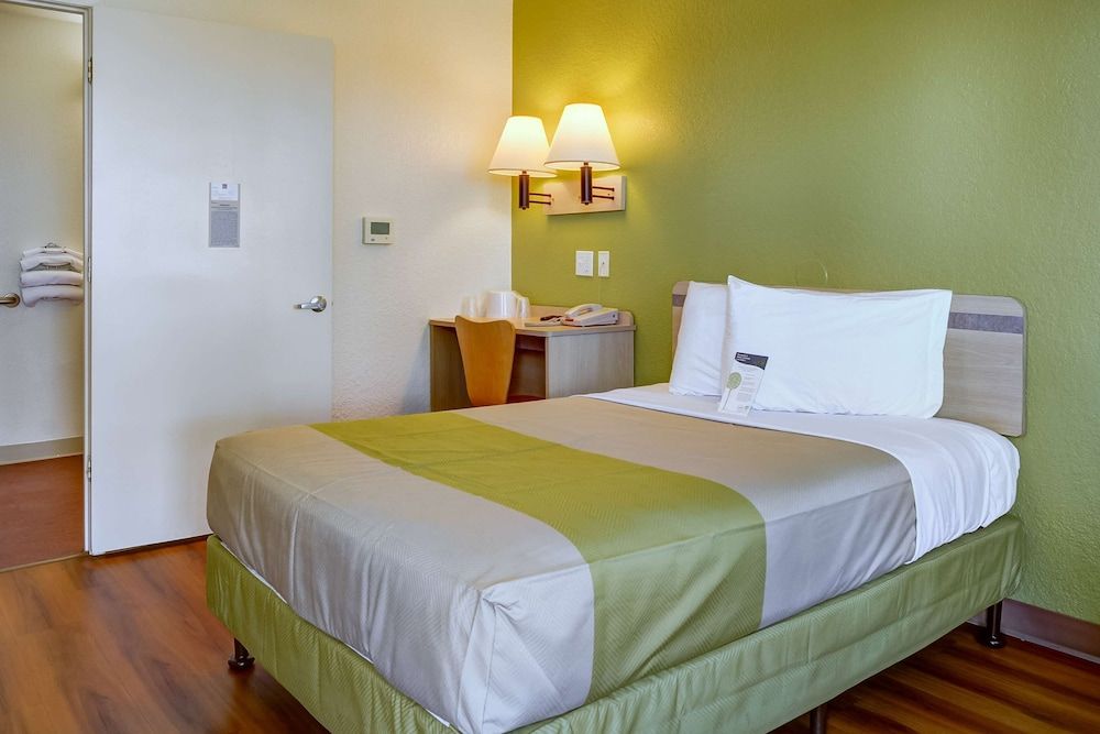 Standard Room, 1 Queen Bed, Non Smoking