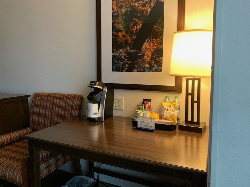 Room, 2 Queen Beds, Non Smoking (Drinks & Snacks)