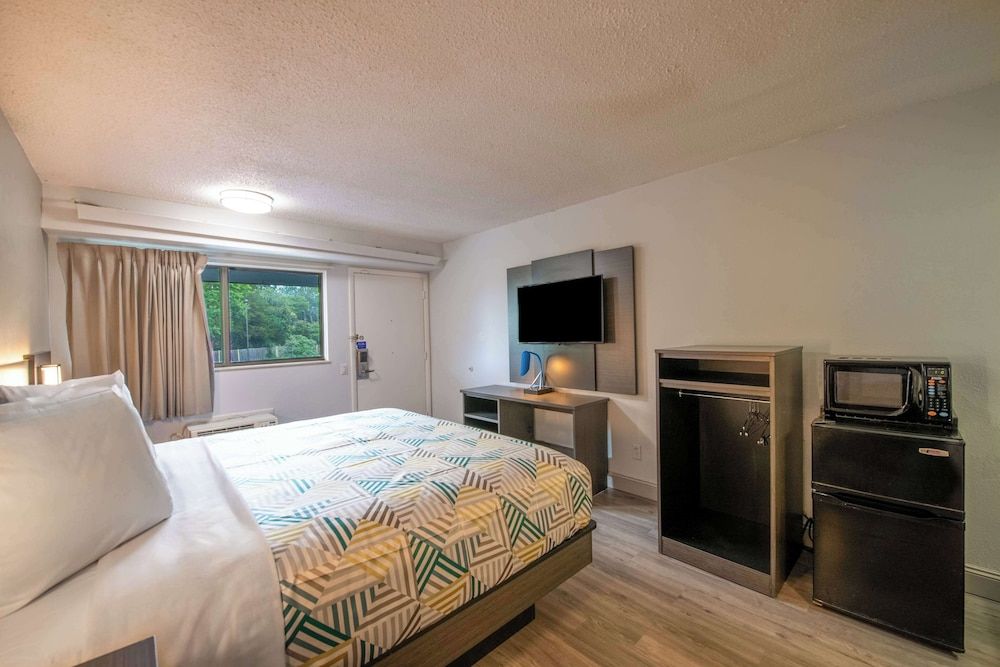 Standard Room, 1 King Bed, Accessible, Non Smoking