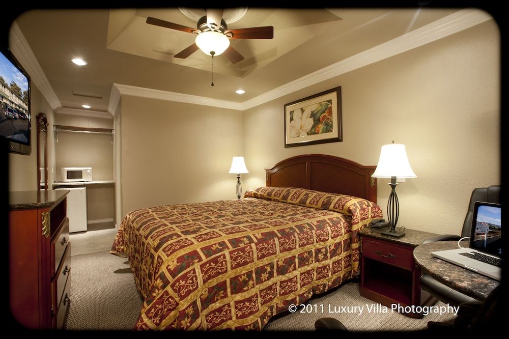 Crystal Lodge Motel Standard Room, 1 King Bed 4