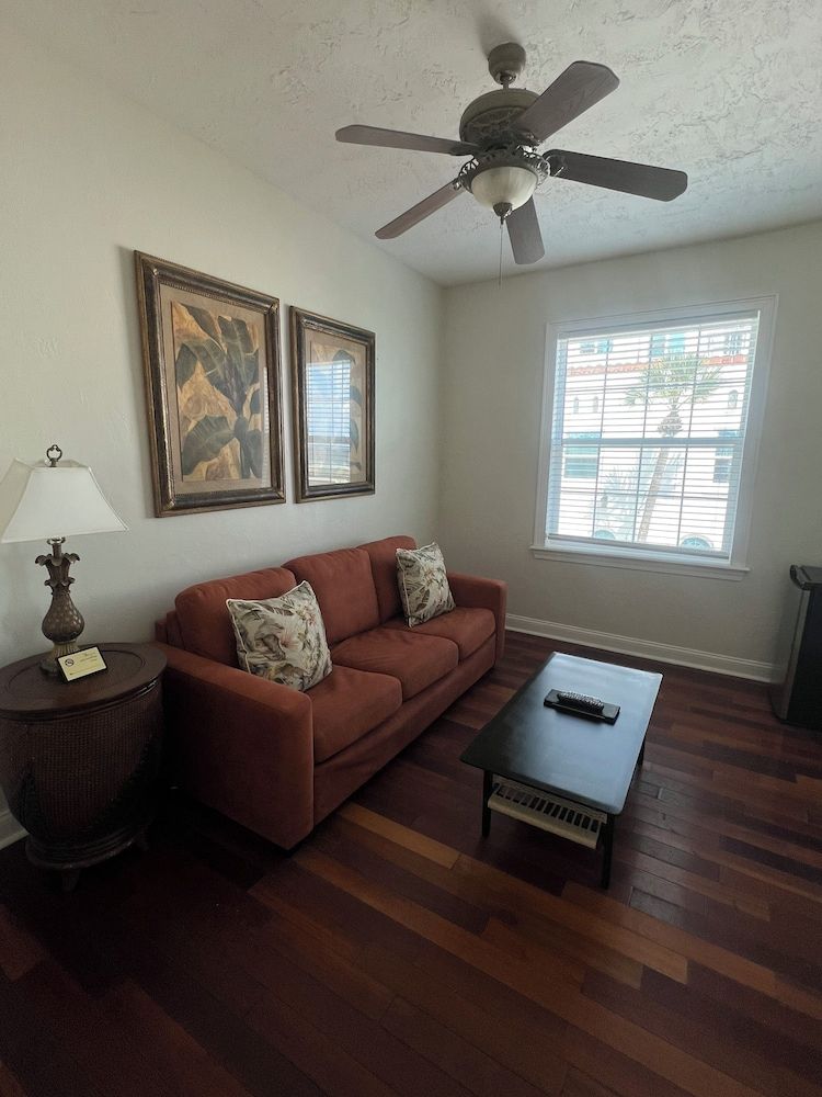 Casa Marina Hotel Traditional Suite 3