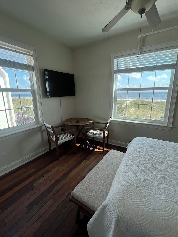 Casa Marina Hotel Traditional Suite 2