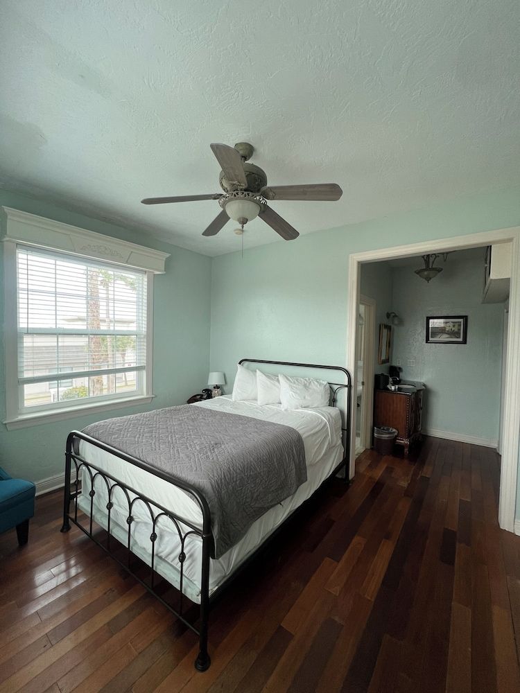 Casa Marina Hotel Standard Room 3