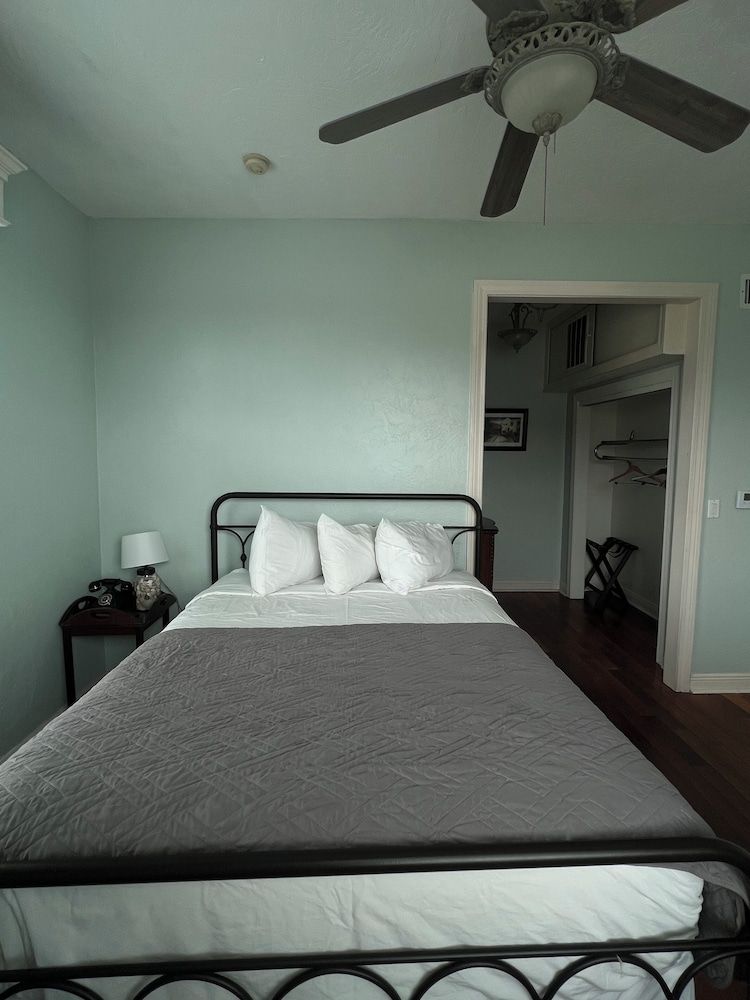 Casa Marina Hotel Standard Room 2