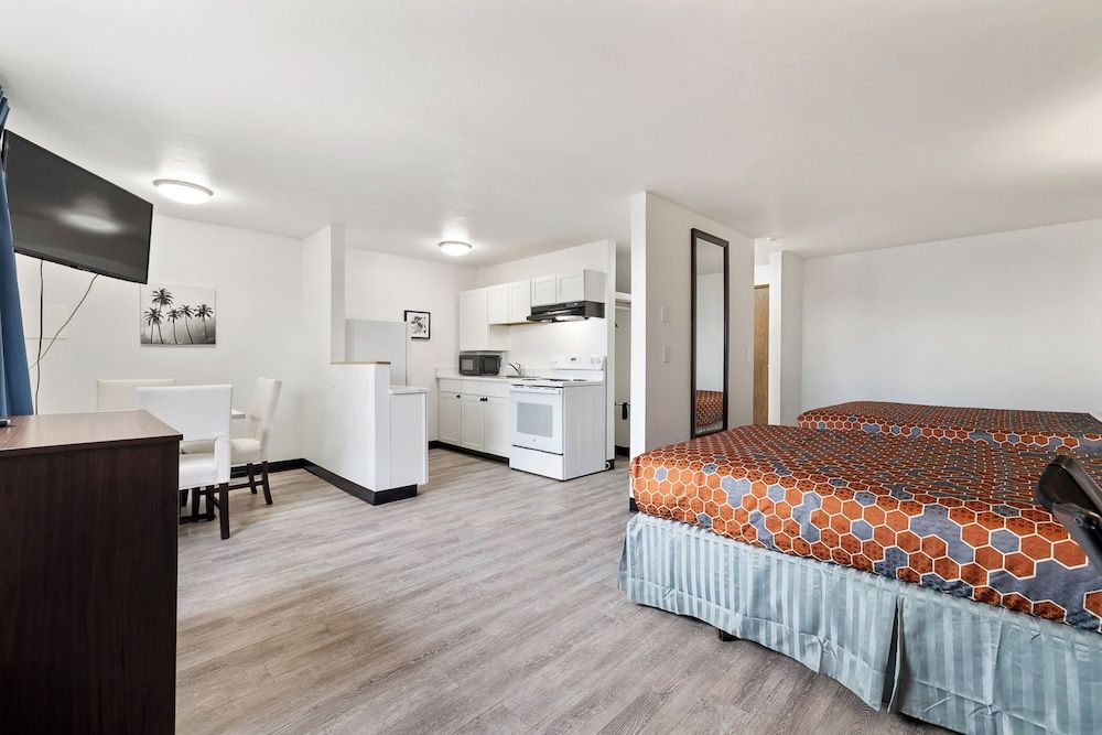 Kennewick Inn & Suites Tri Cities Deluxe Suite, 2 Queen Beds, Accessible 2