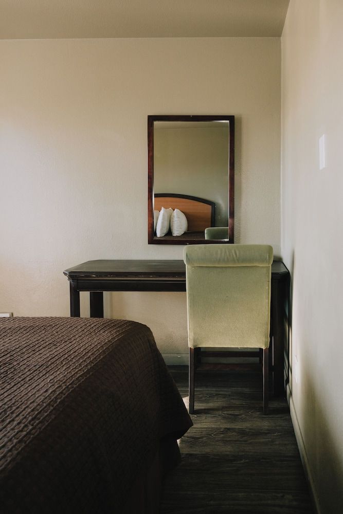 La Hacienda Motel Standard Room 11