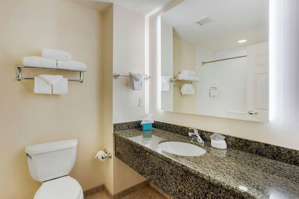 The Prussia Hotel (Marriott Bonvoy) Standard Room, 2 Queen Beds, Non Smoking 4