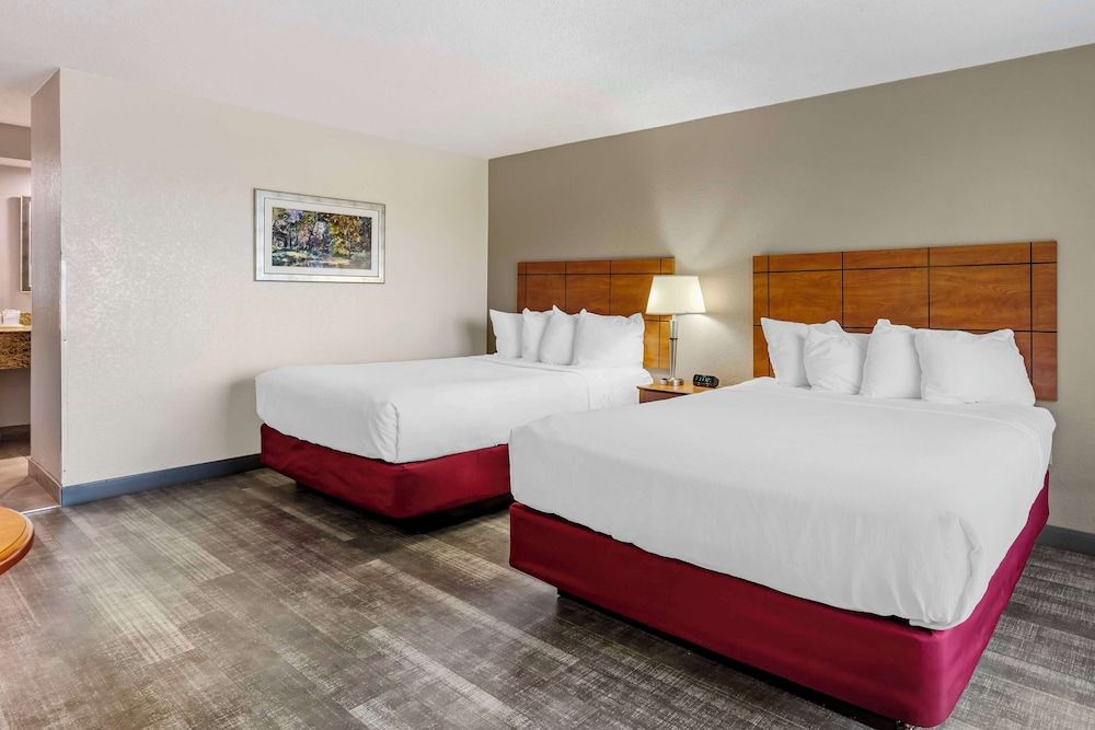 Standard Room, 2 Queen Beds, Non Smoking, Refrigerator & Microwave (Pet Friendly)