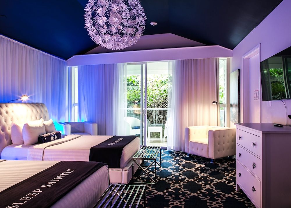 Room, 2 Queen Beds, Non Smoking