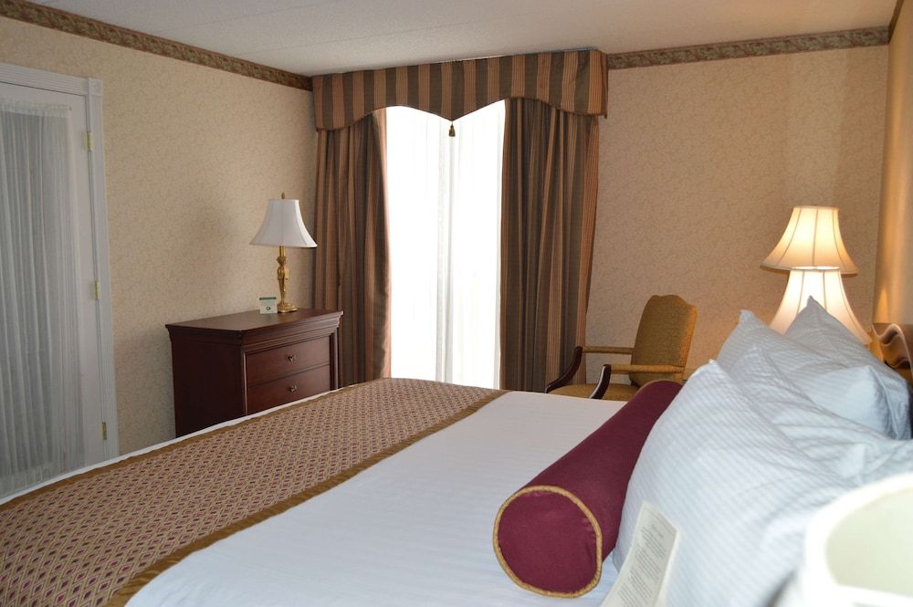 Suite, 1 King Bed, Non Smoking, Kitchenette
