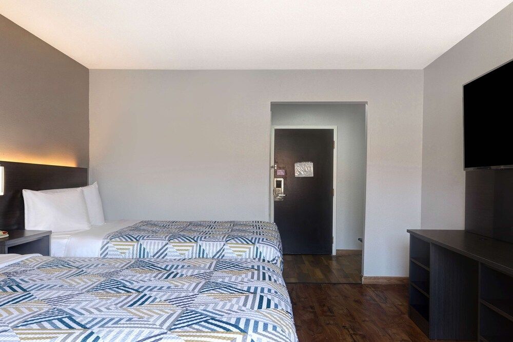 Standard Room, 2 Queen Beds, Non Smoking