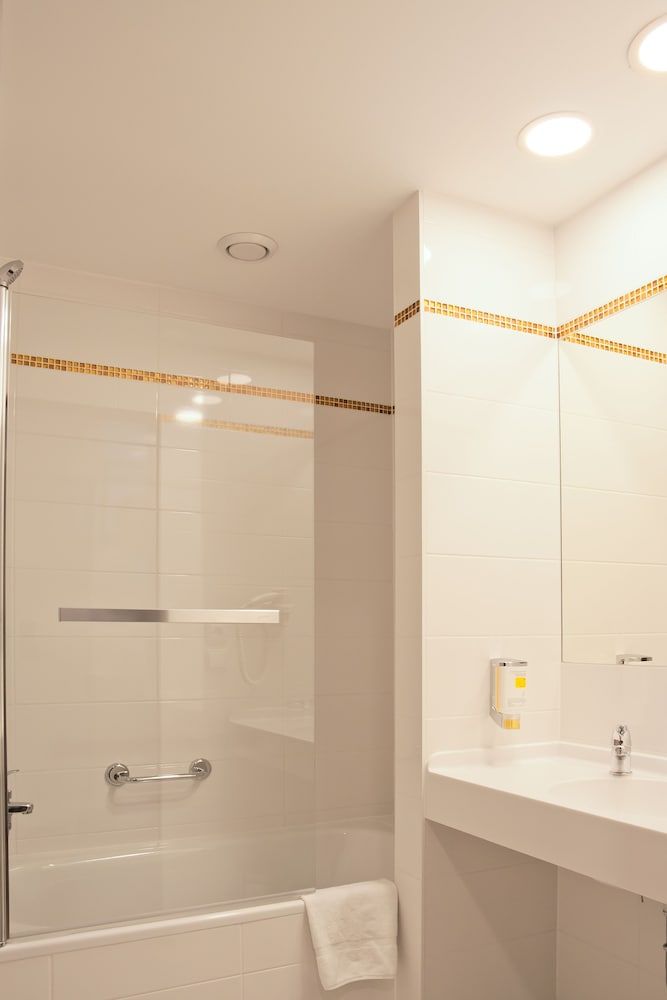 Hotel Ambiance Standard Double or Twin Room 8