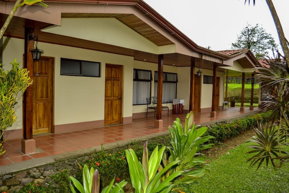 Termales del Bosque & Hot Springs Cuadruple Room 2