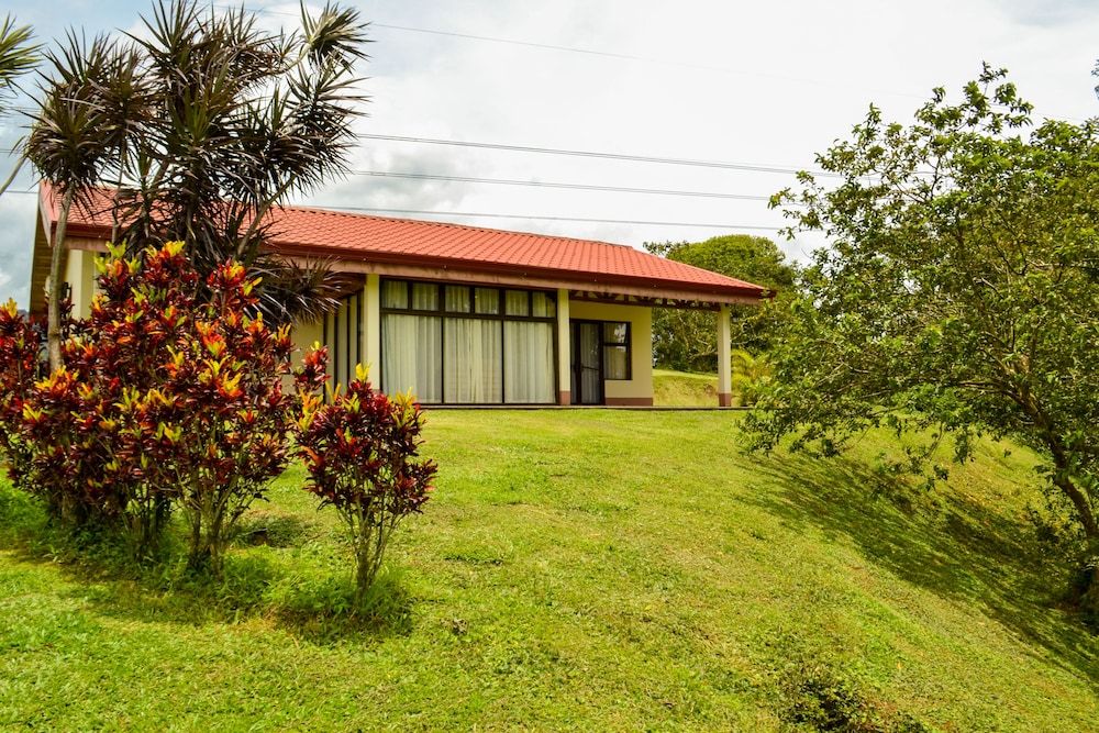 Termales del Bosque & Hot Springs Standard Bungalow 3