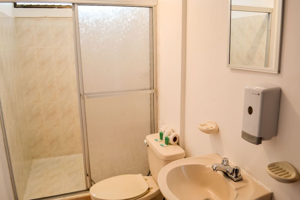 Termales del Bosque & Hot Springs Cuadruple Room 7