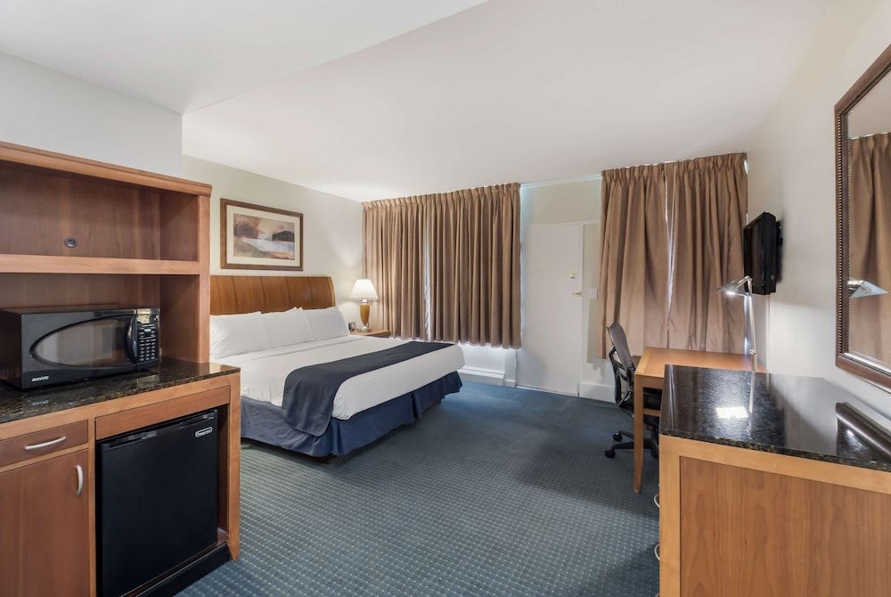 Americas Best Value Inn Painted Post Room, 1 King Bed, Non Smoking 5