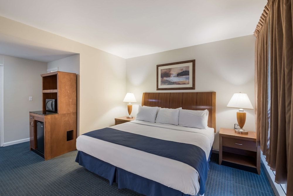 Americas Best Value Inn Painted Post Room, 1 King Bed, Non Smoking 3