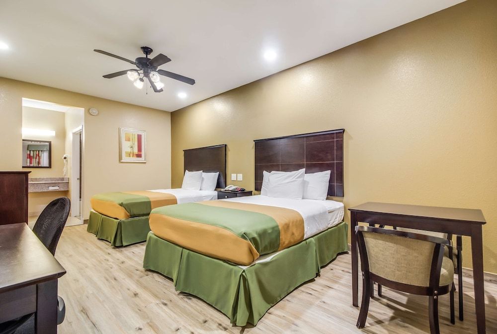 Americas Best Value Inn & Suites Tomball Room, 2 Queen Beds, Non Smoking 2