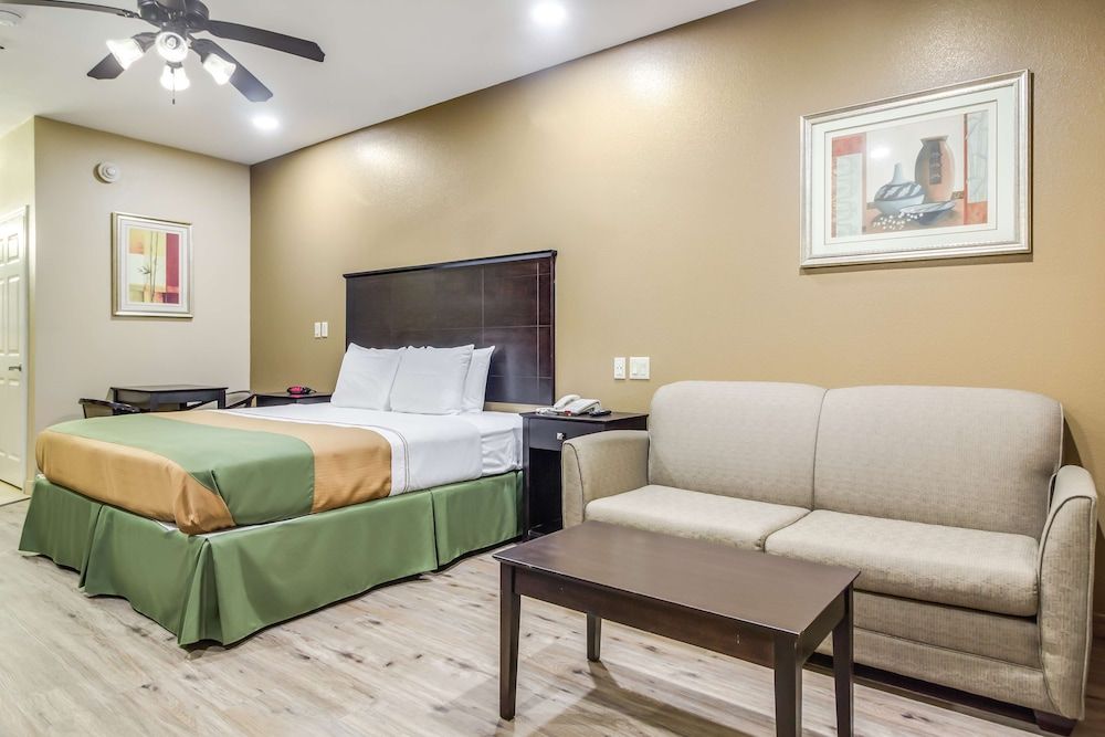 Americas Best Value Inn & Suites Tomball Suite, 1 King Bed, Accessible, Non Smoking