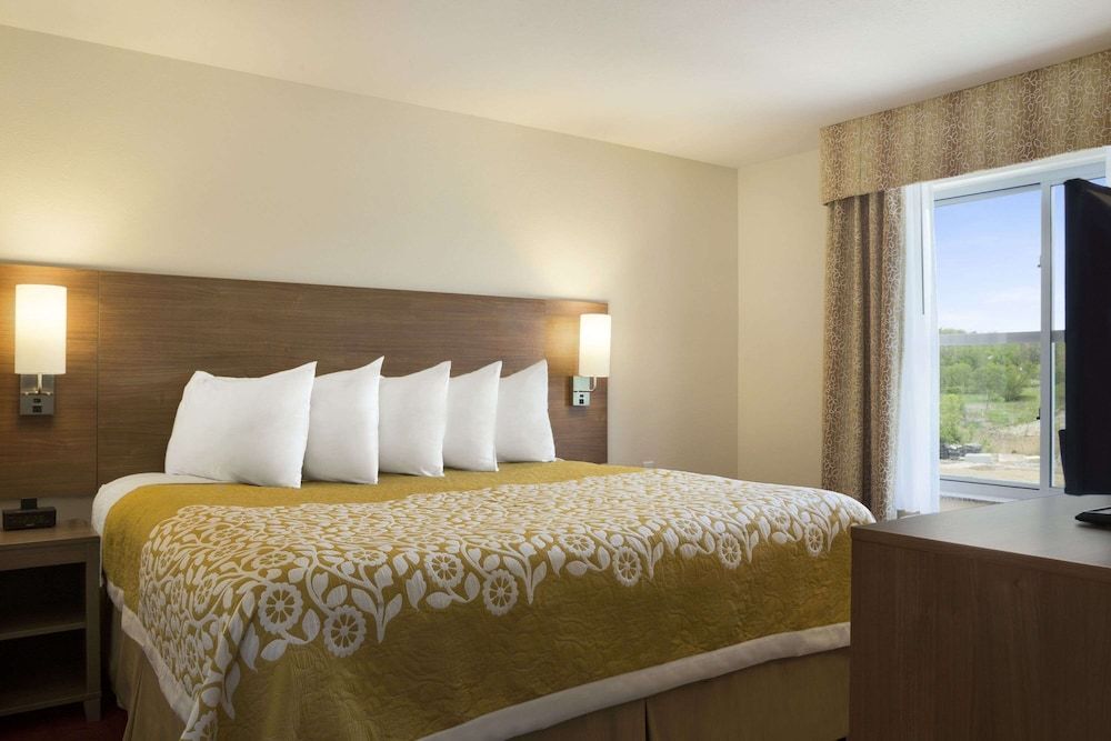 Studio Suite, 1 King Bed, Accessible, Non Smoking