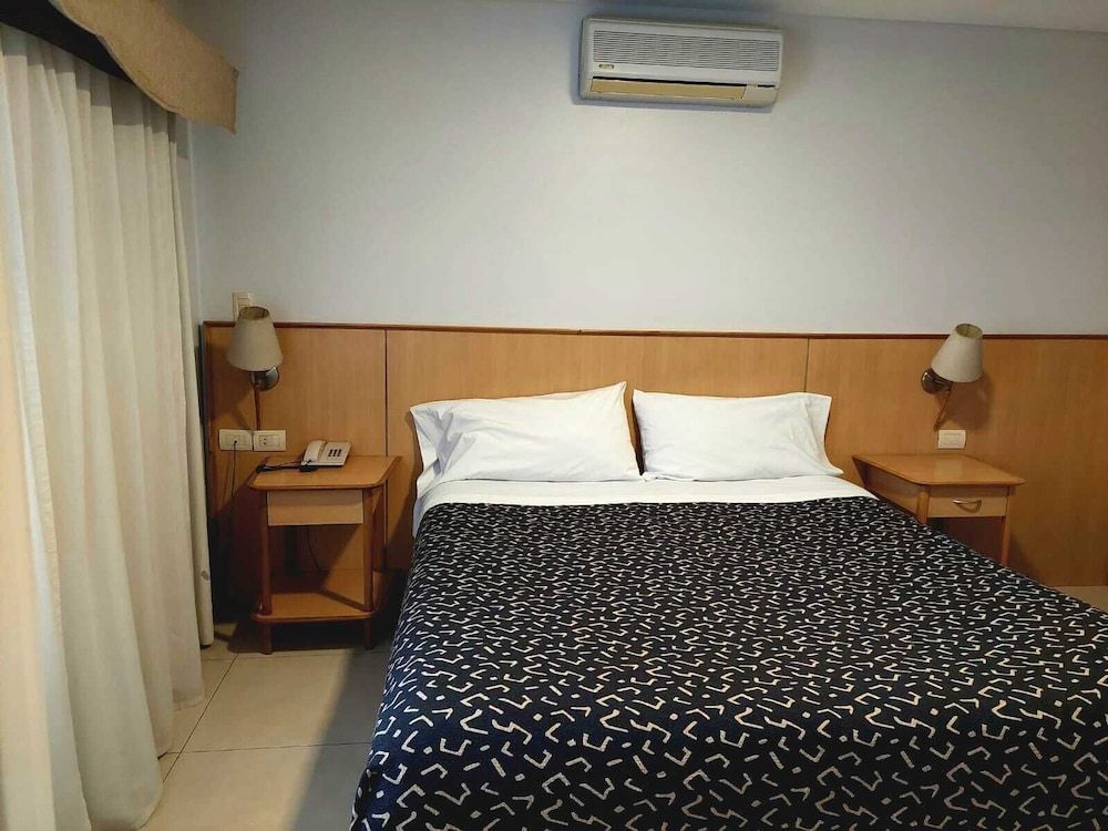 Urbana Suites Executive Double Room 2