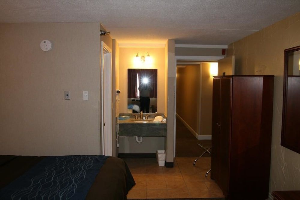 Bangor Inn & Suites Double Room 6