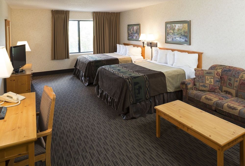 Kelly Inn & Suites Mitchell South Dakota Standard Room, 2 Queen Beds (Two Queen Beds) 2