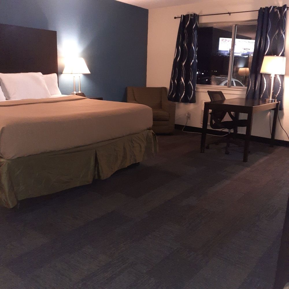 Americas Best Value Inn & Suites Phenix City Suite, 1 King Bed, Non Smoking