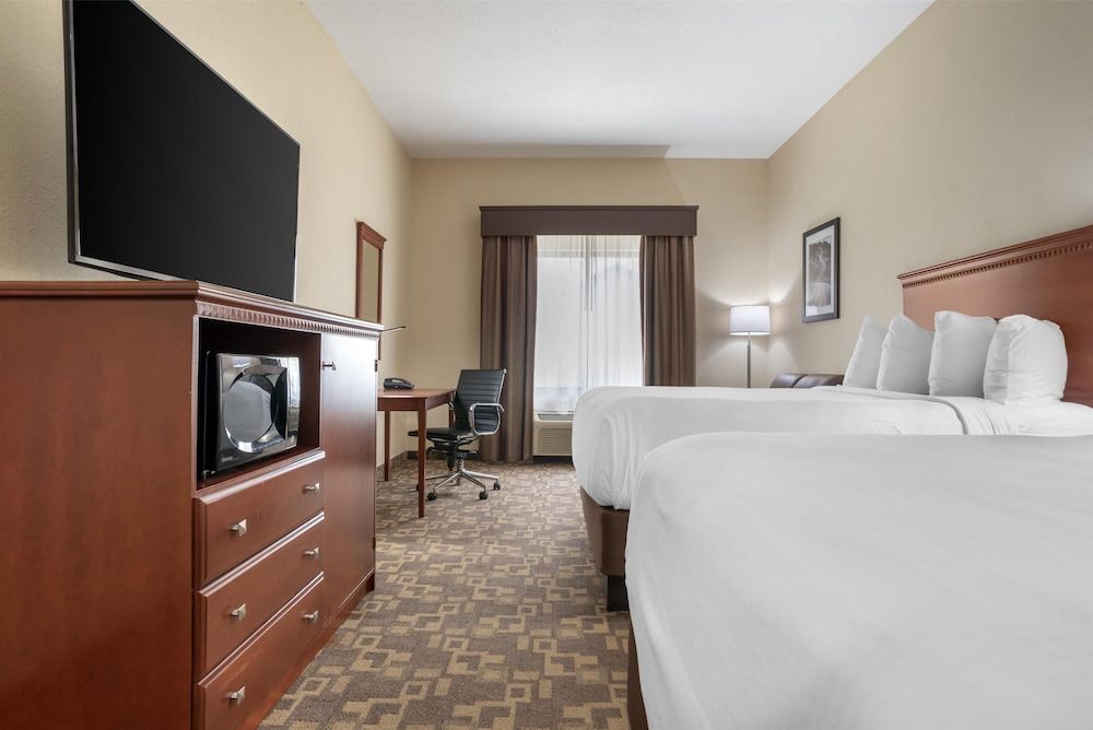 Standard Room, 2 Queen Beds, Non Smoking, Refrigerator & Microwave (with Single Sofabed)
