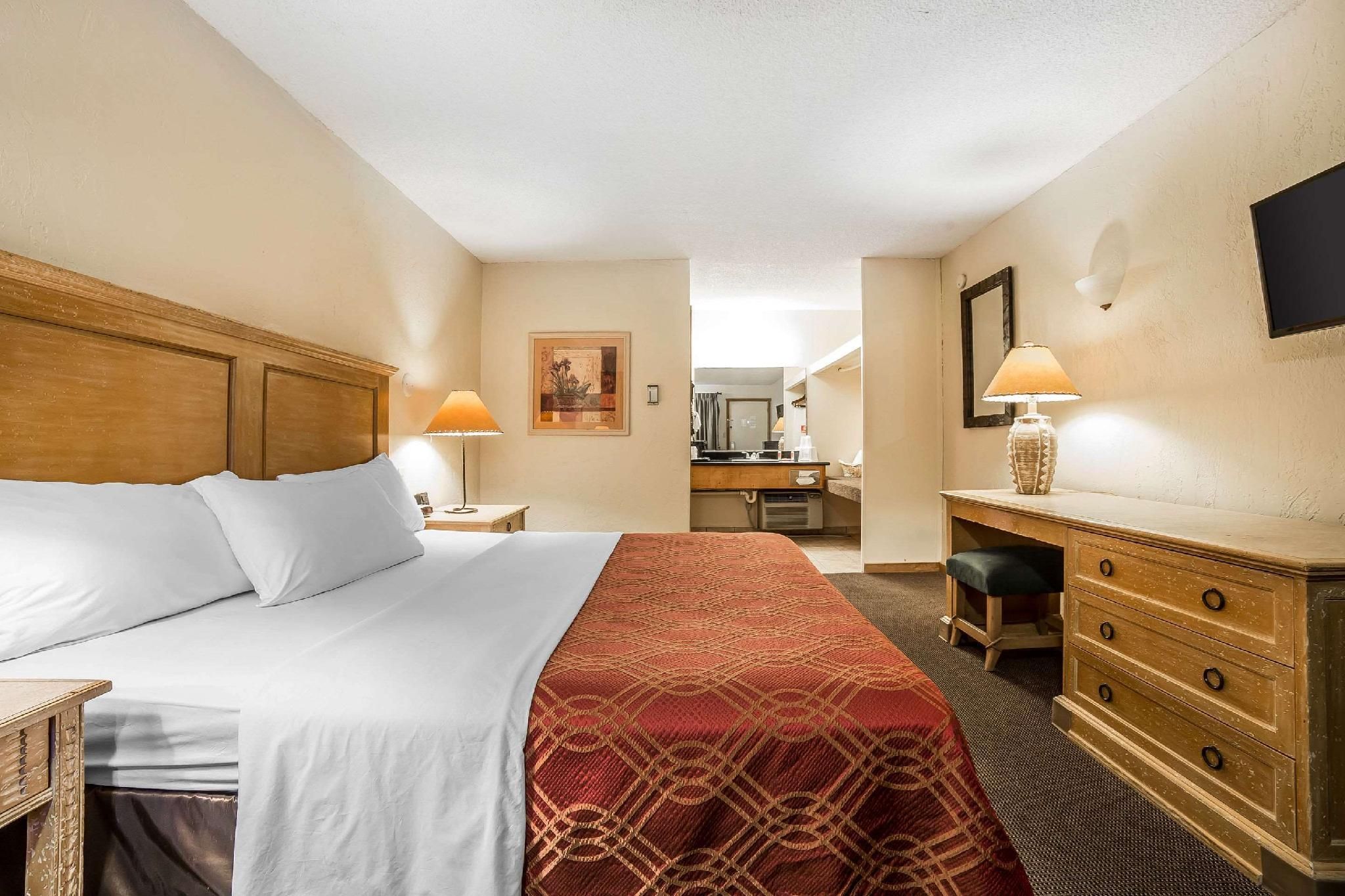 1 King Bed - No Smoking, No Pets
