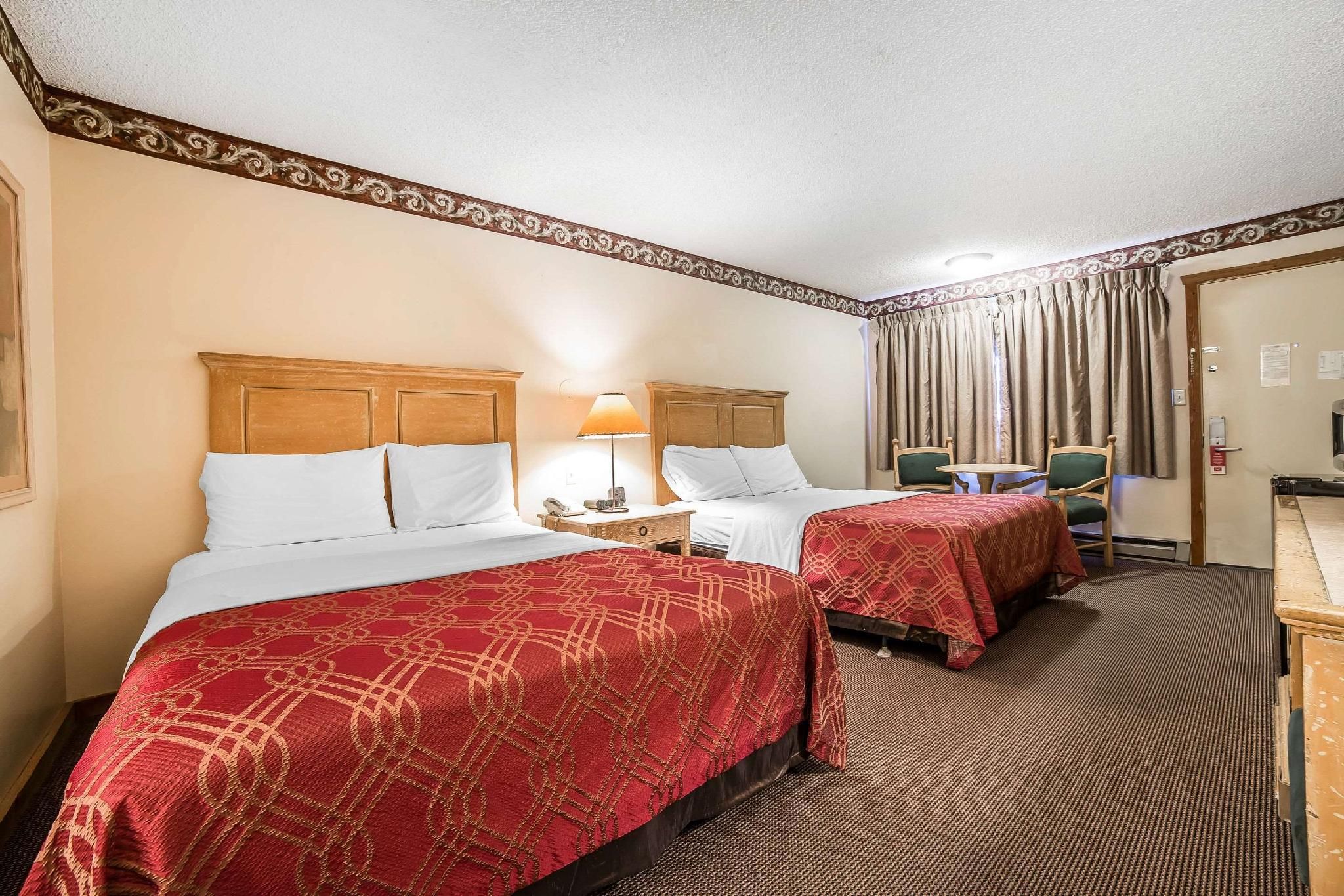 2 Queen Beds - No Smoking, No Pets
