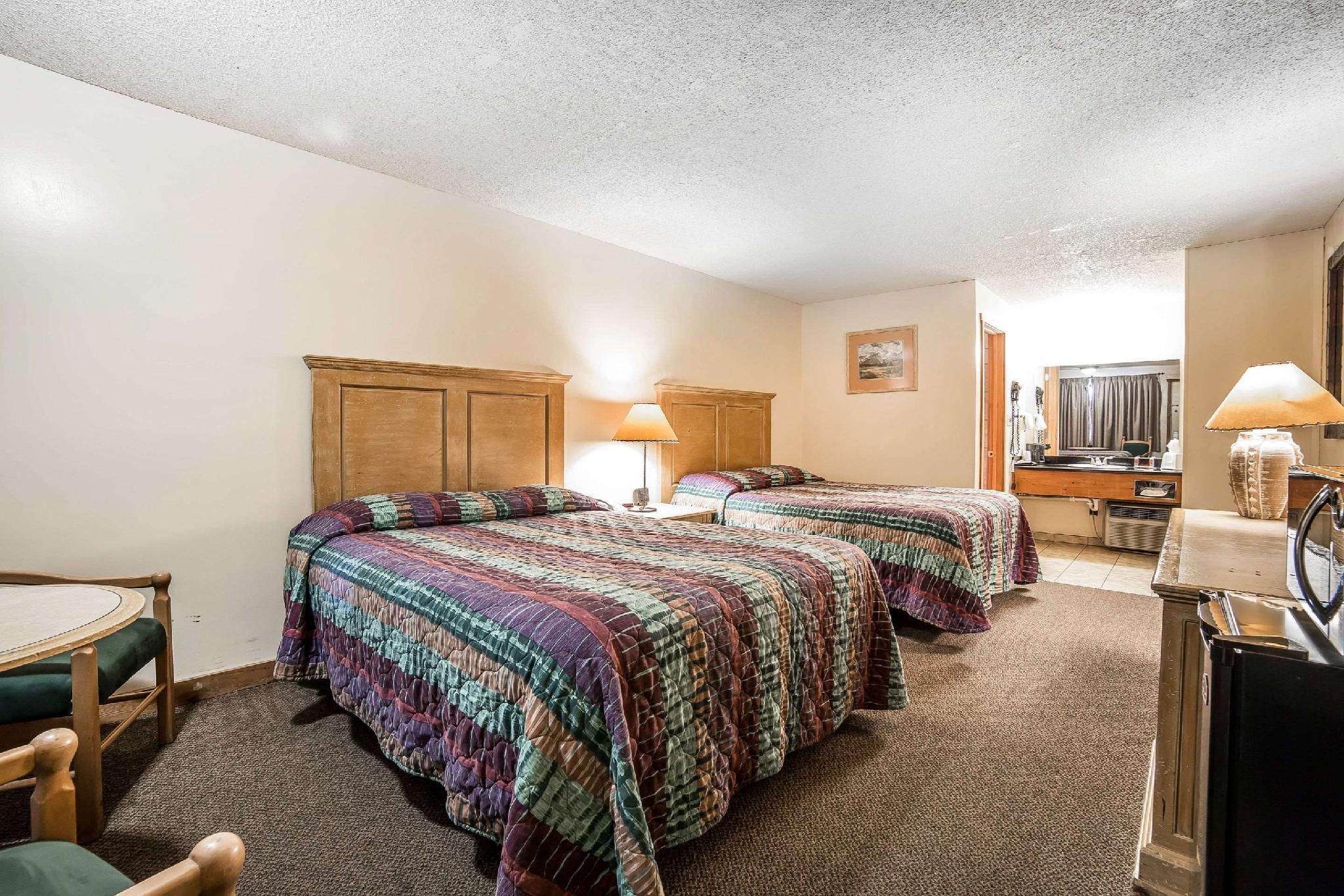 Pet-Friendly 2 Queen Beds - No Smoking