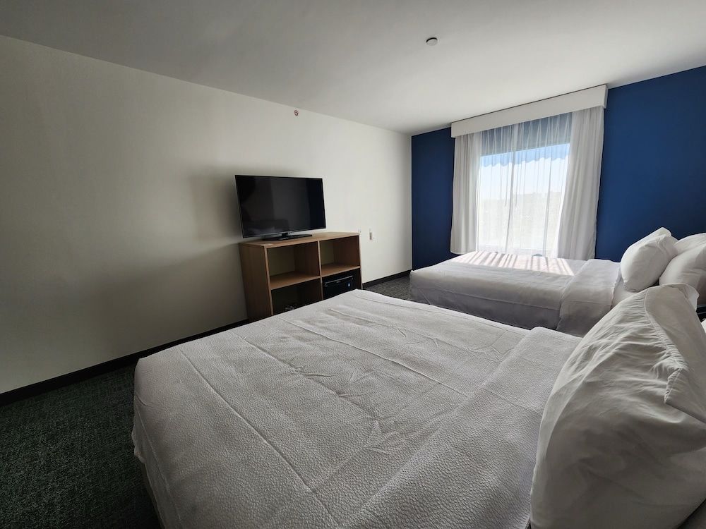 Spark by Hilton Rahway Room, 2 Queen Beds 3