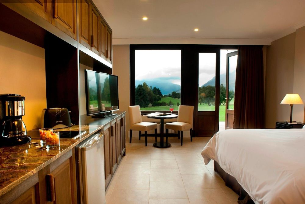 Arelauquen Lodge, A Tribute Portfolio Hotel Grand Room, 1 King Bed 9