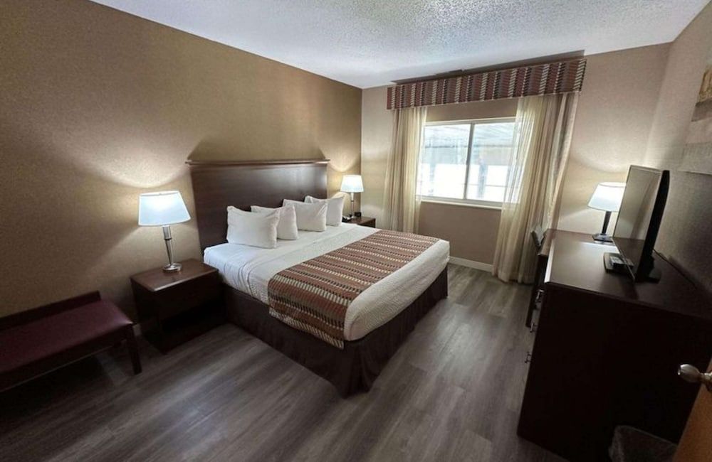 Suite, 1 King Bed, Non Smoking, Jetted Tub
