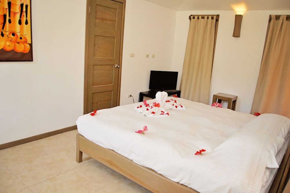 Henry Morgan Resort - All Inclusive Standard, One King Size Bed