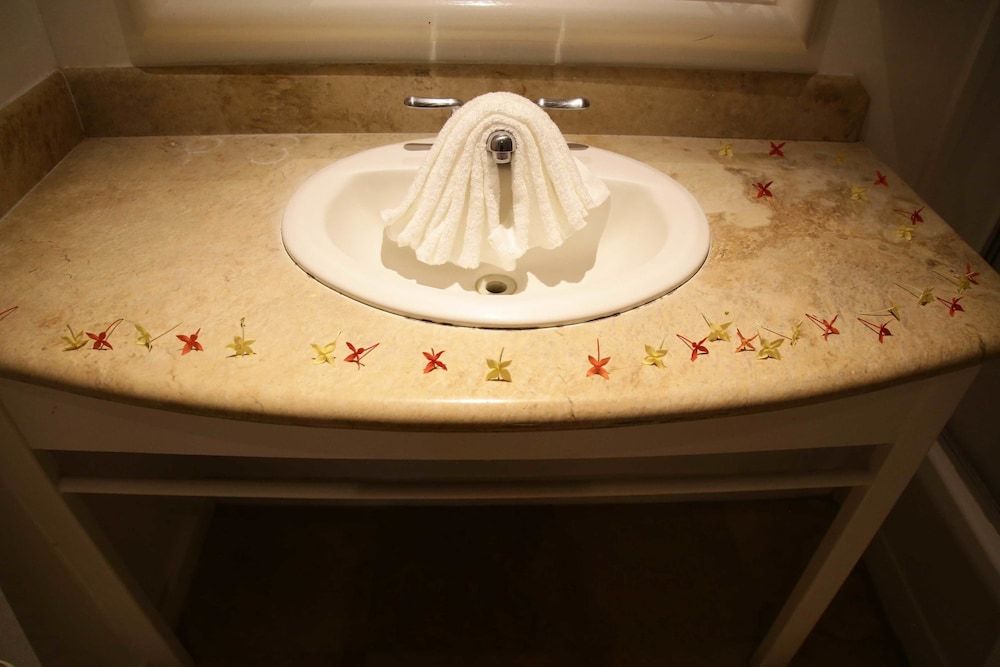 Henry Morgan Resort - All Inclusive Standard, Two Queen Beds 7