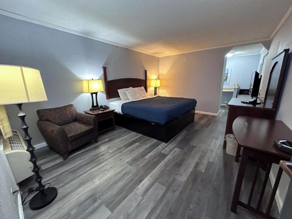 Deluxe Room, 1 King Bed, Smoking