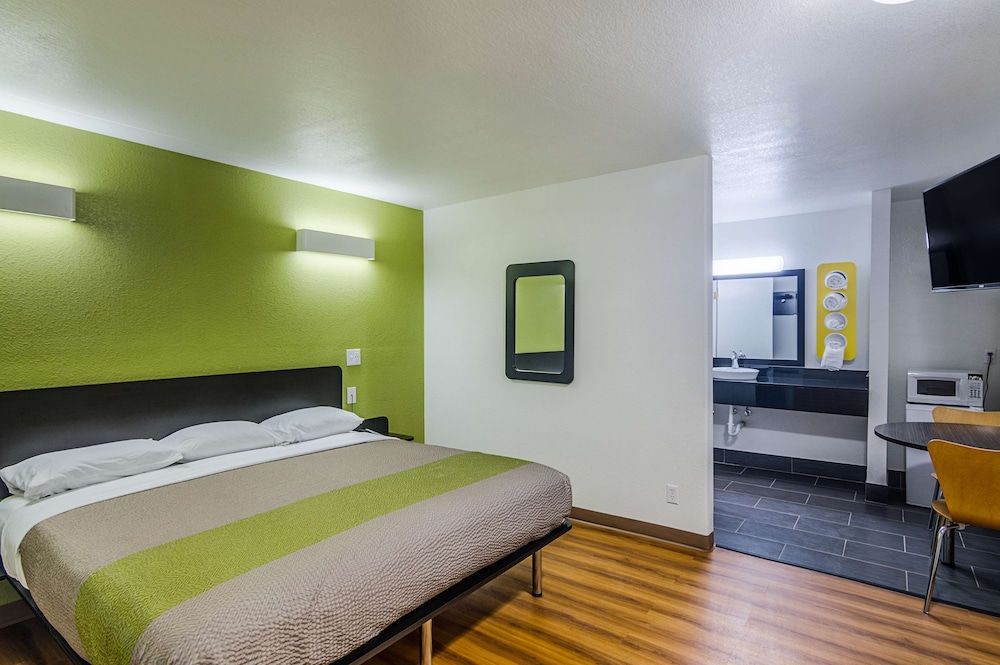 Standard Room, 1 King Bed, Non Smoking, Refrigerator & Microwave