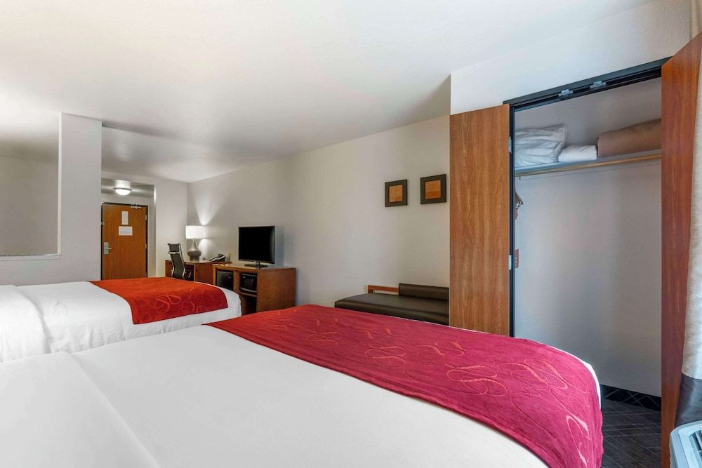 Suite, 2 Queen Beds, Non Smoking