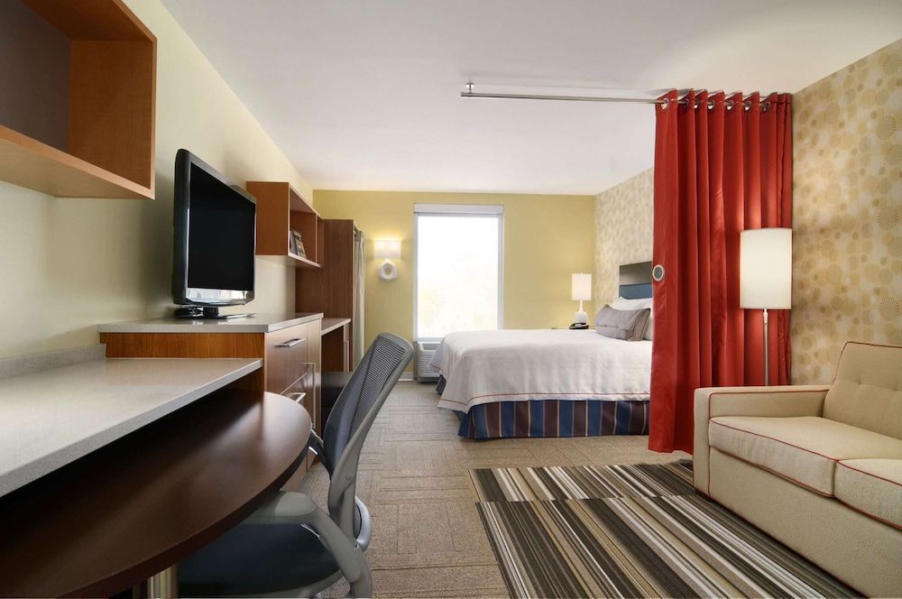 Studio, 1 Queen Bed, Accessible, Bathtub