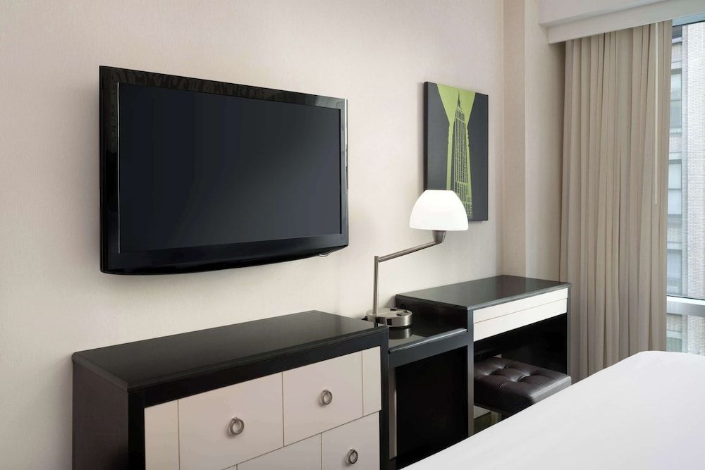 Best Western Premier Herald Square Standard Room, 1 King Bed, Non Smoking 9