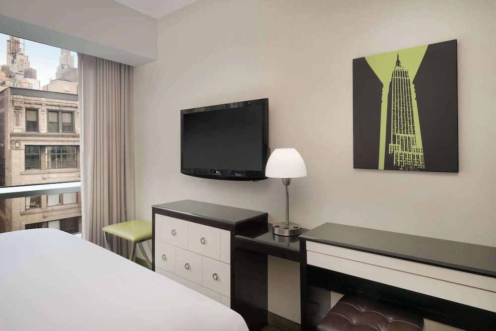 Best Western Premier Herald Square Standard Room, 1 King Bed, Non Smoking 8