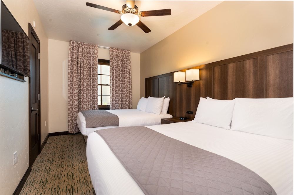 Cottage with 2 Queen Beds