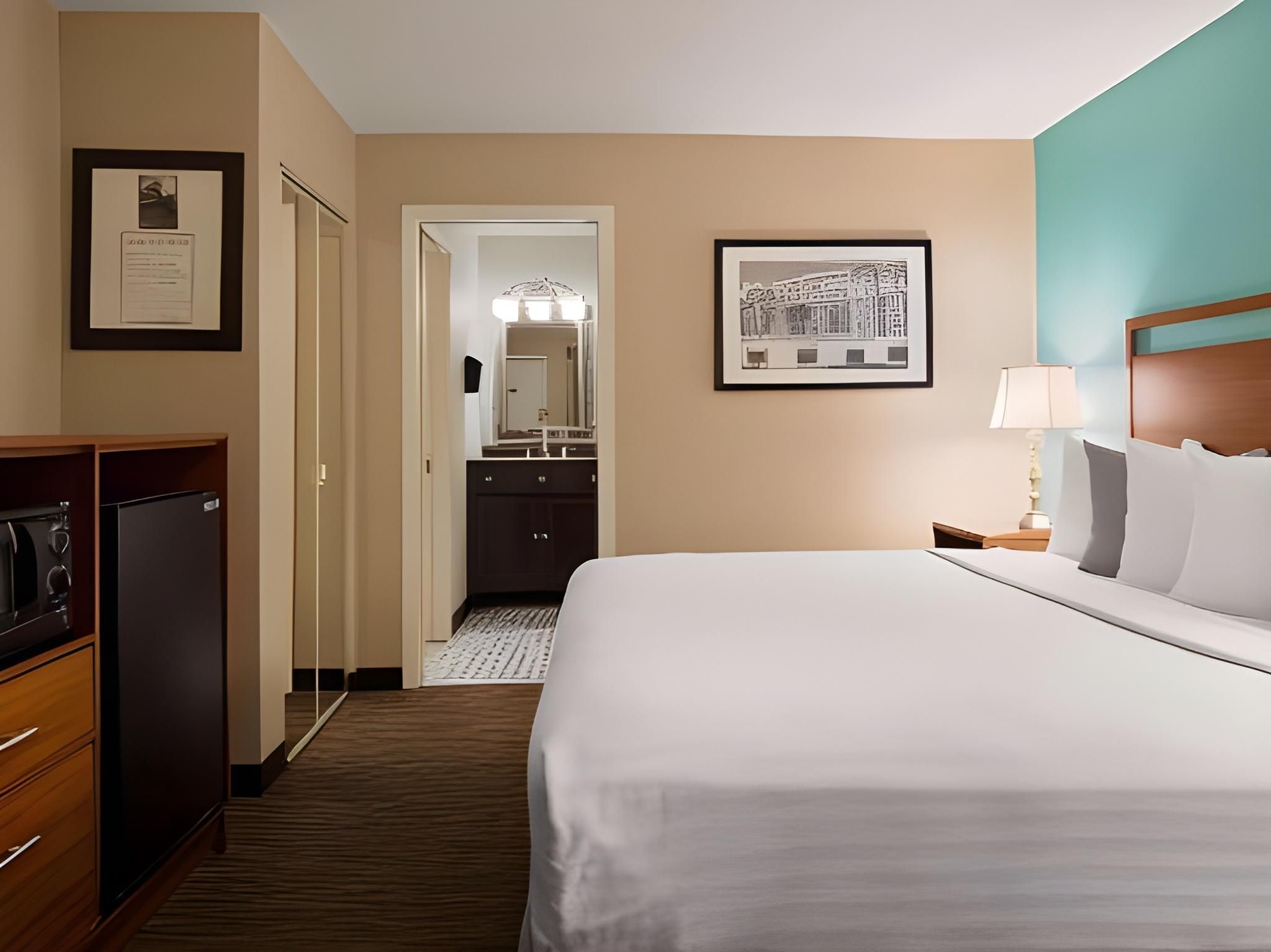 1 King Bed, Nonsmoking, Jacuzzi