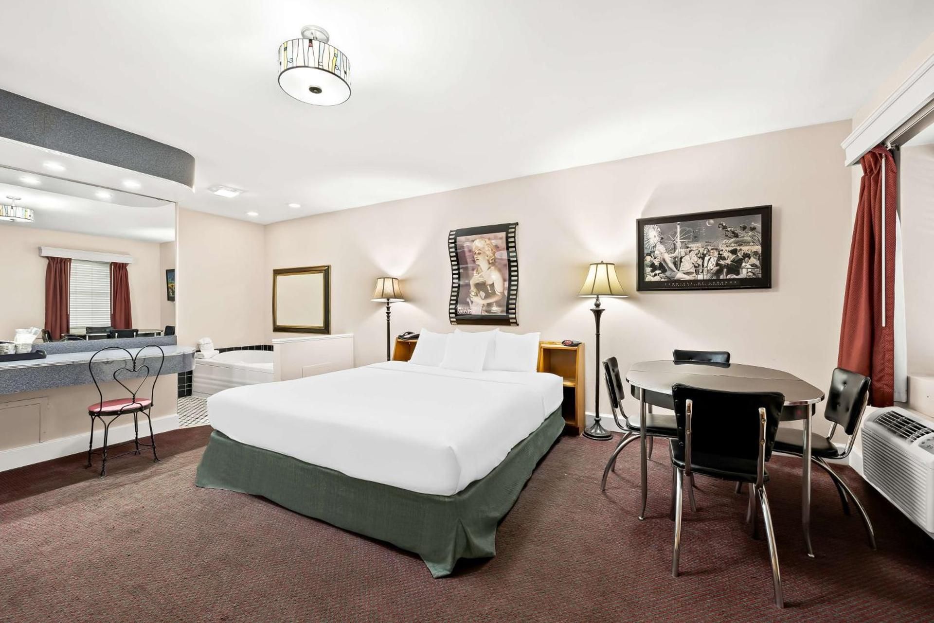 Suite - 1 King Bed, Nonsmoking, Jacuzzi