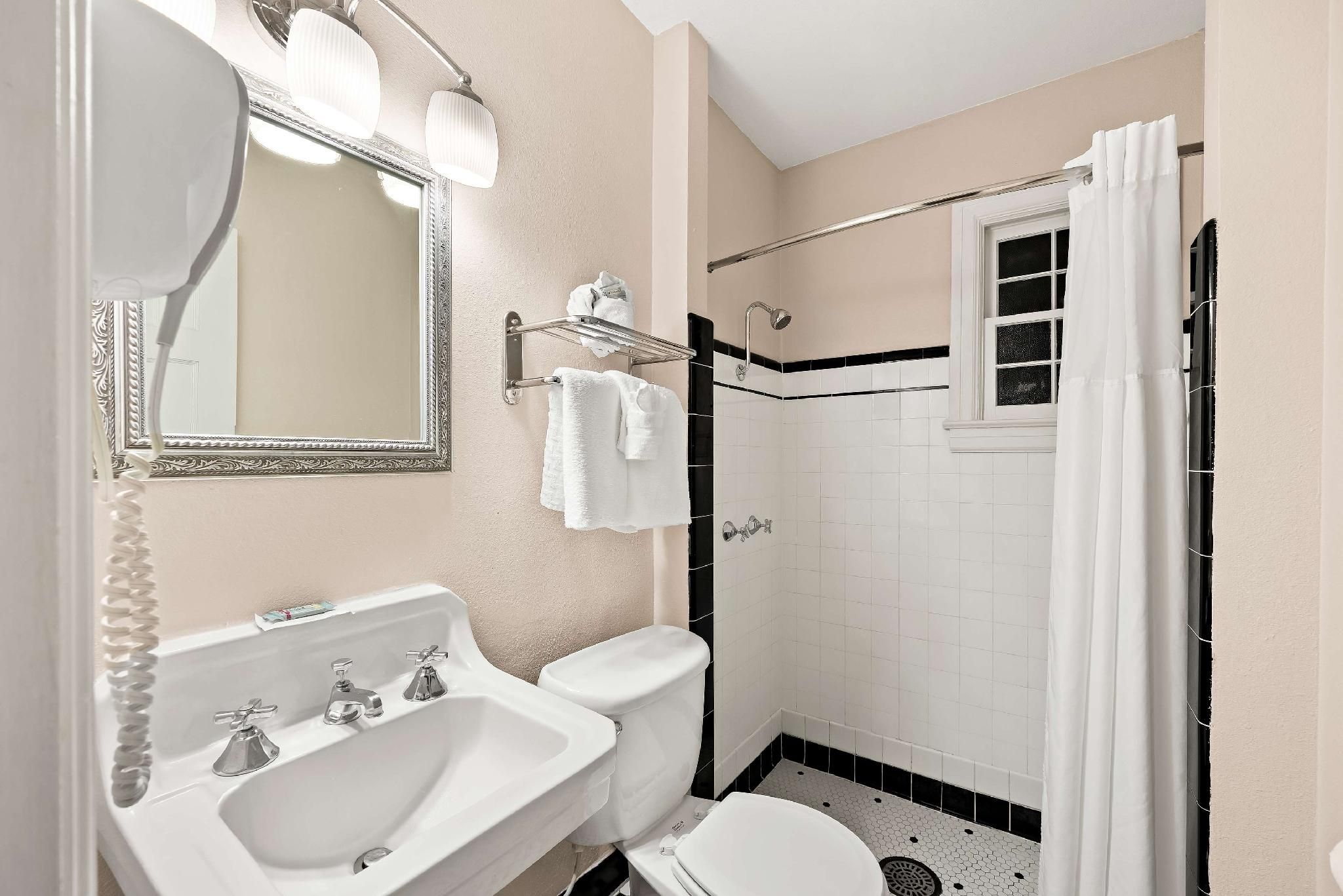 Suite - 1 King Bed, Nonsmoking, Jacuzzi