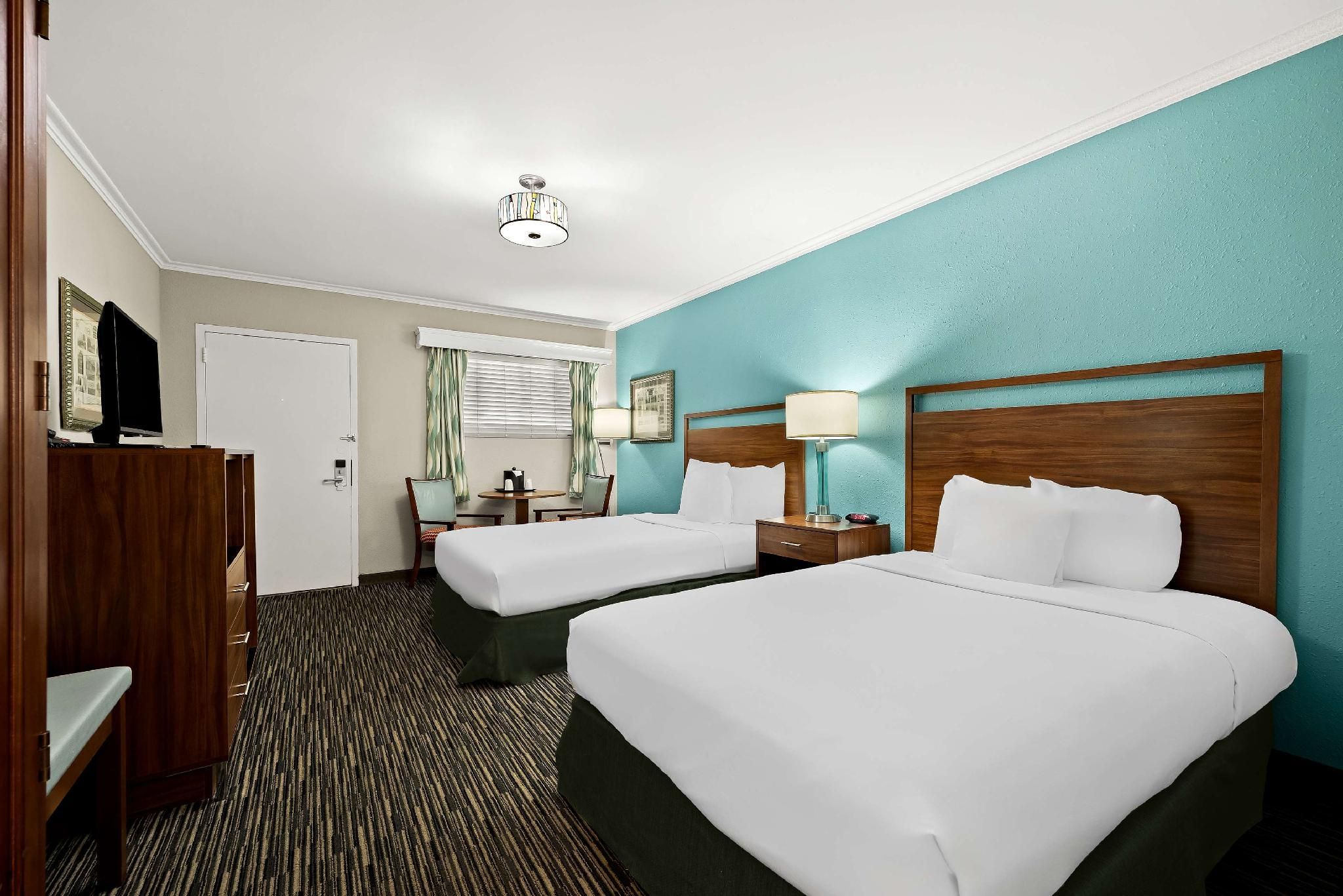 Accessibility - 2 Double Beds, Roll-in Shower, Nonsmoking